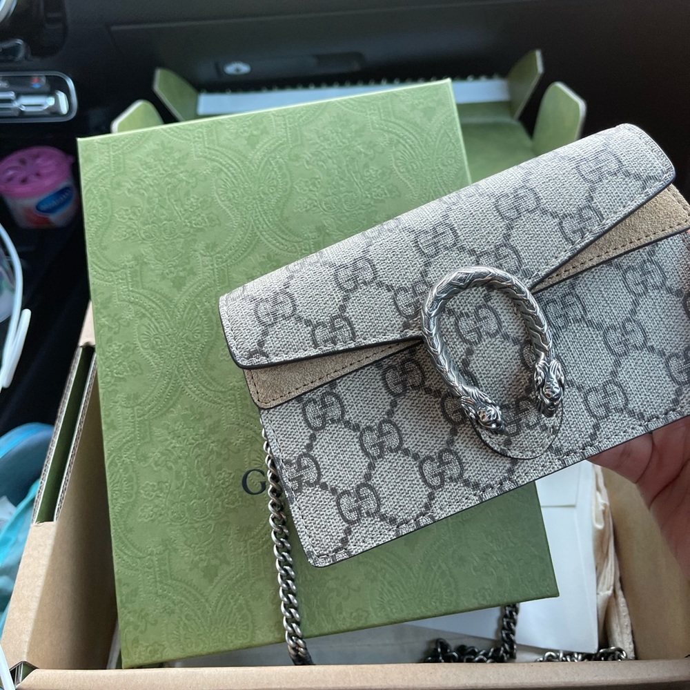 Gucci Dionysus GG Supreme super mini bag